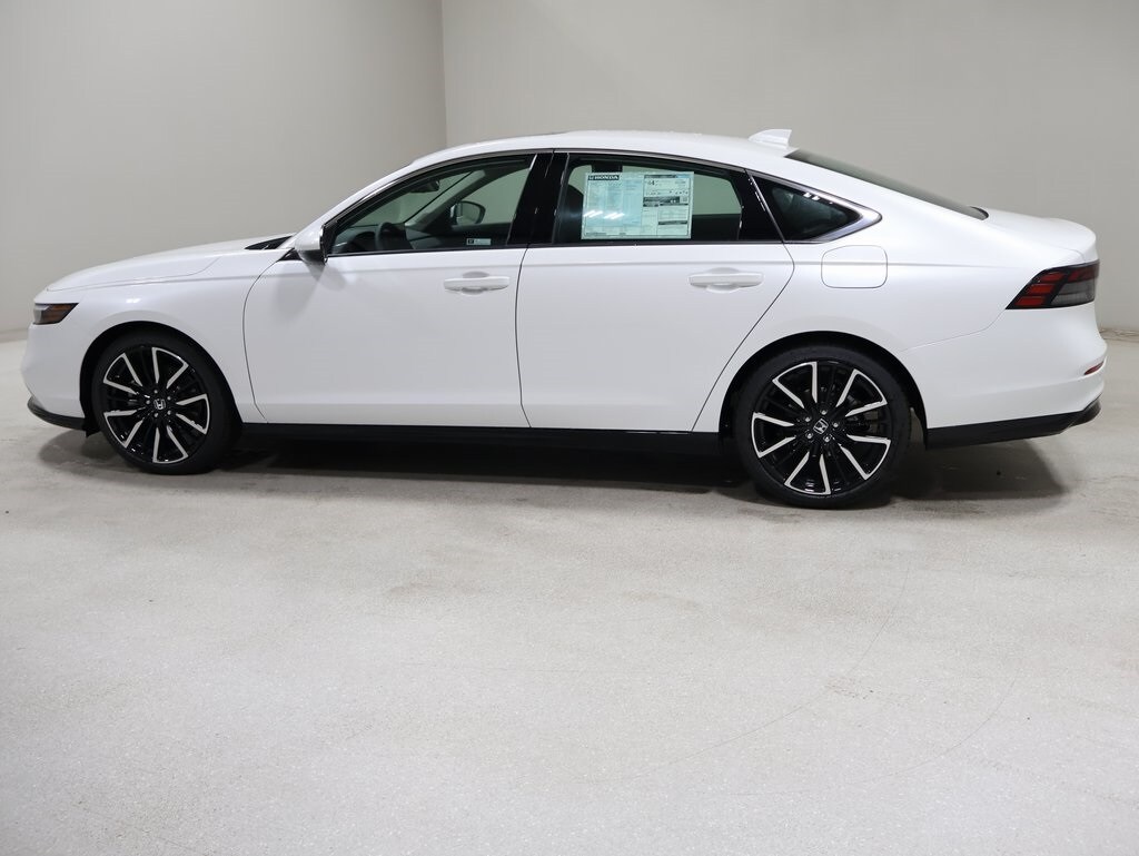 2025 Honda Accord Hybrid Touring photo 3