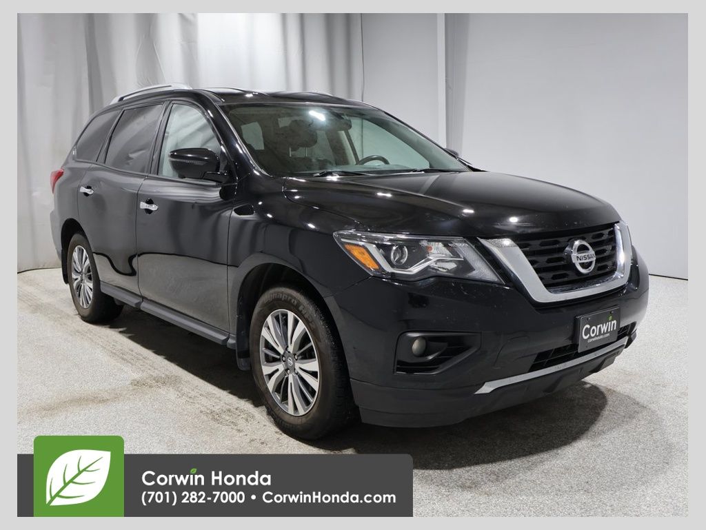 2019 Nissan Pathfinder SL's photo