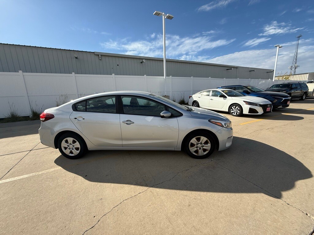 2017 Kia Forte LX Base photo 2