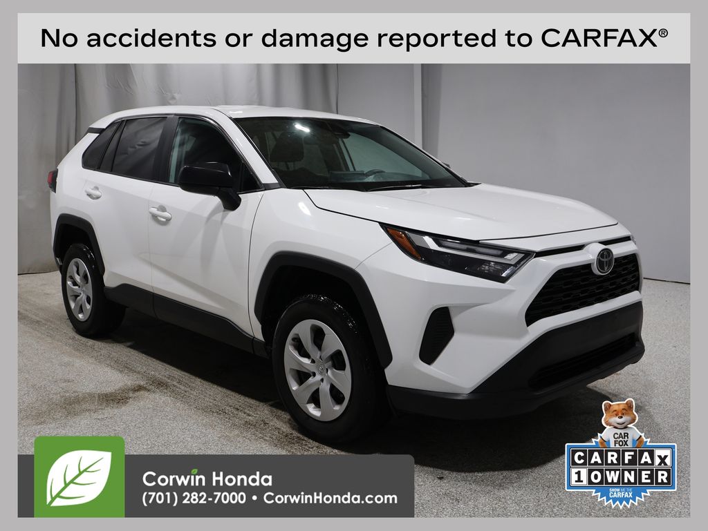 2024 Toyota RAV4 LE's photo