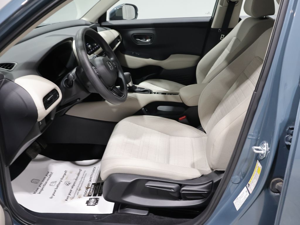 2025 Honda HR-V LX - Photo 11