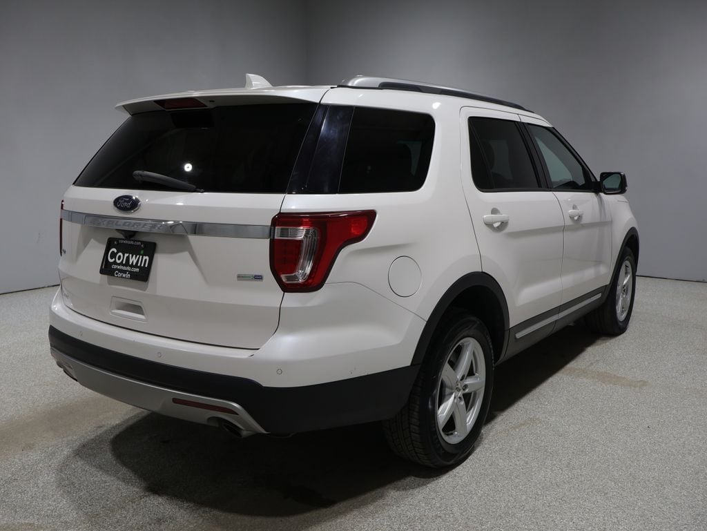 2017 Ford Explorer XLT photo 2