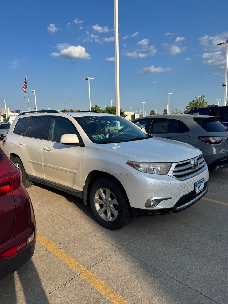 Used 2013 Toyota Highlander Plus with VIN 5TDBK3EH1DS231057 for sale in Fargo, ND