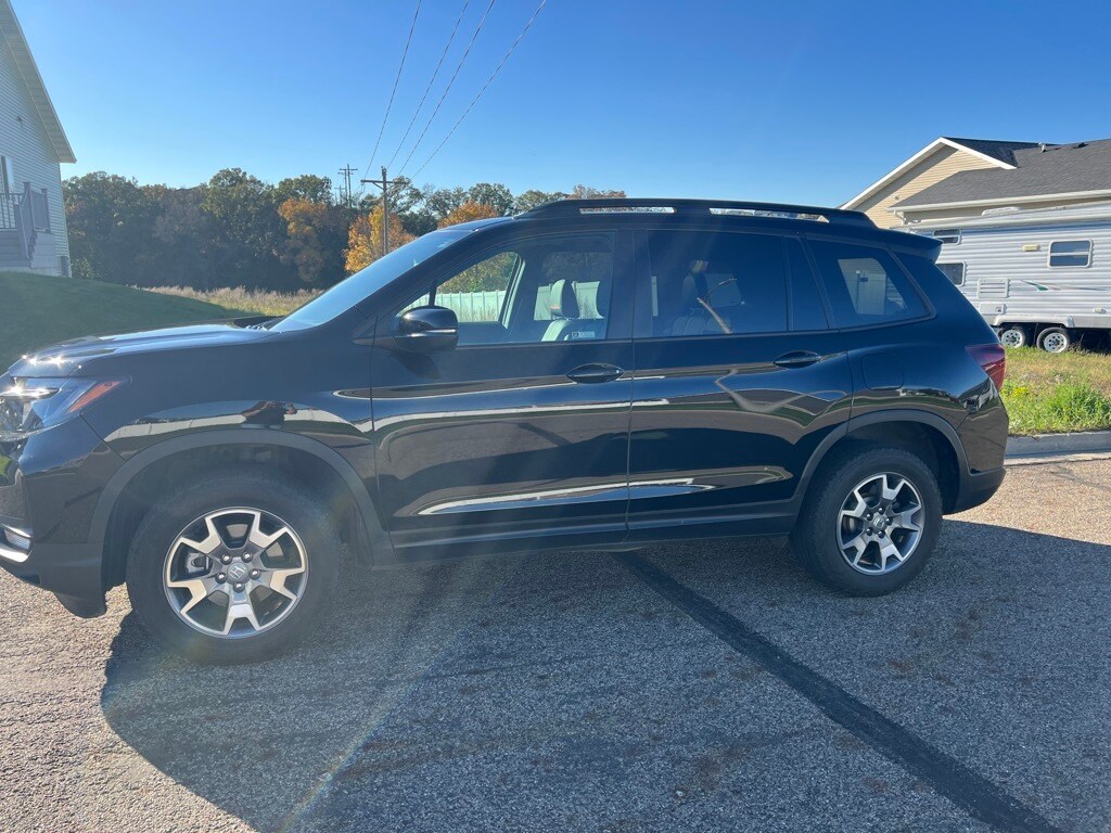 2023 Honda Passport TrailSport photo 2