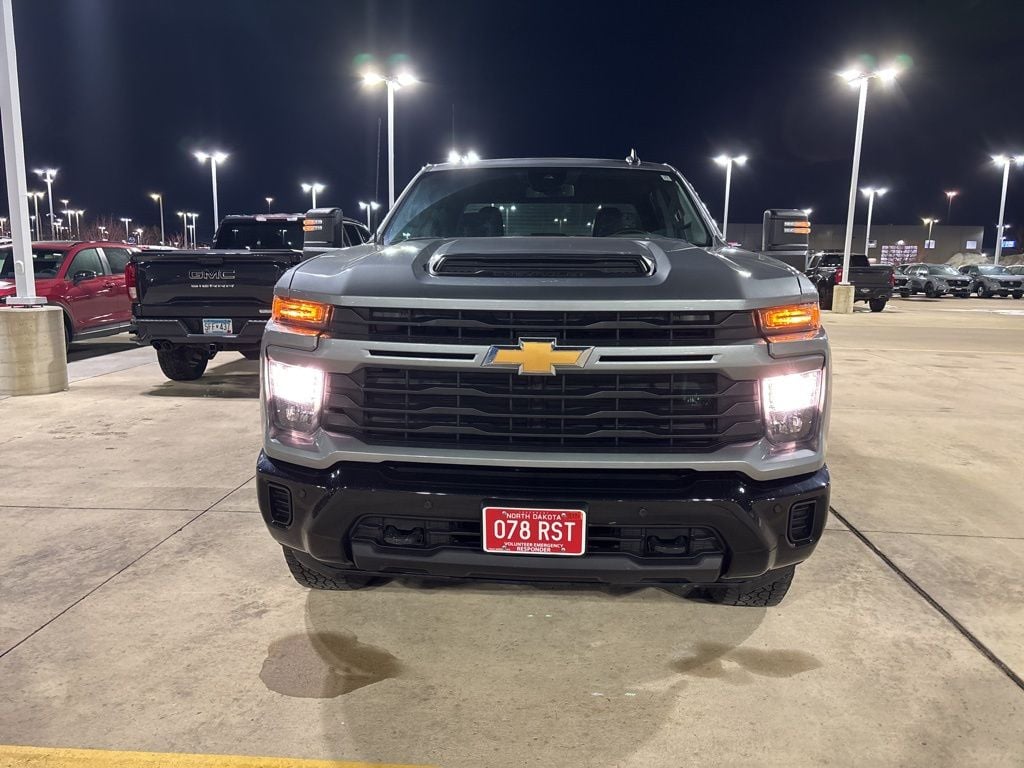 2025 Chevrolet Silverado 2500HD Custom photo 2