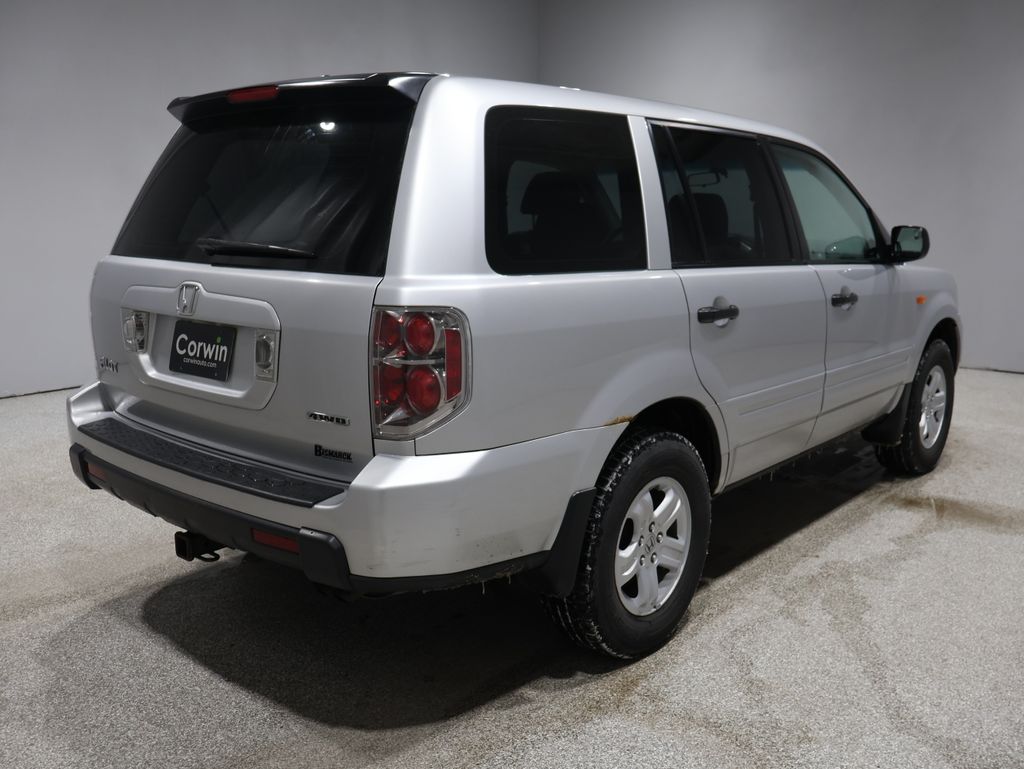 Used 2007 Honda Pilot LX with VIN 2HKYF18107H512990 for sale in Fargo, ND