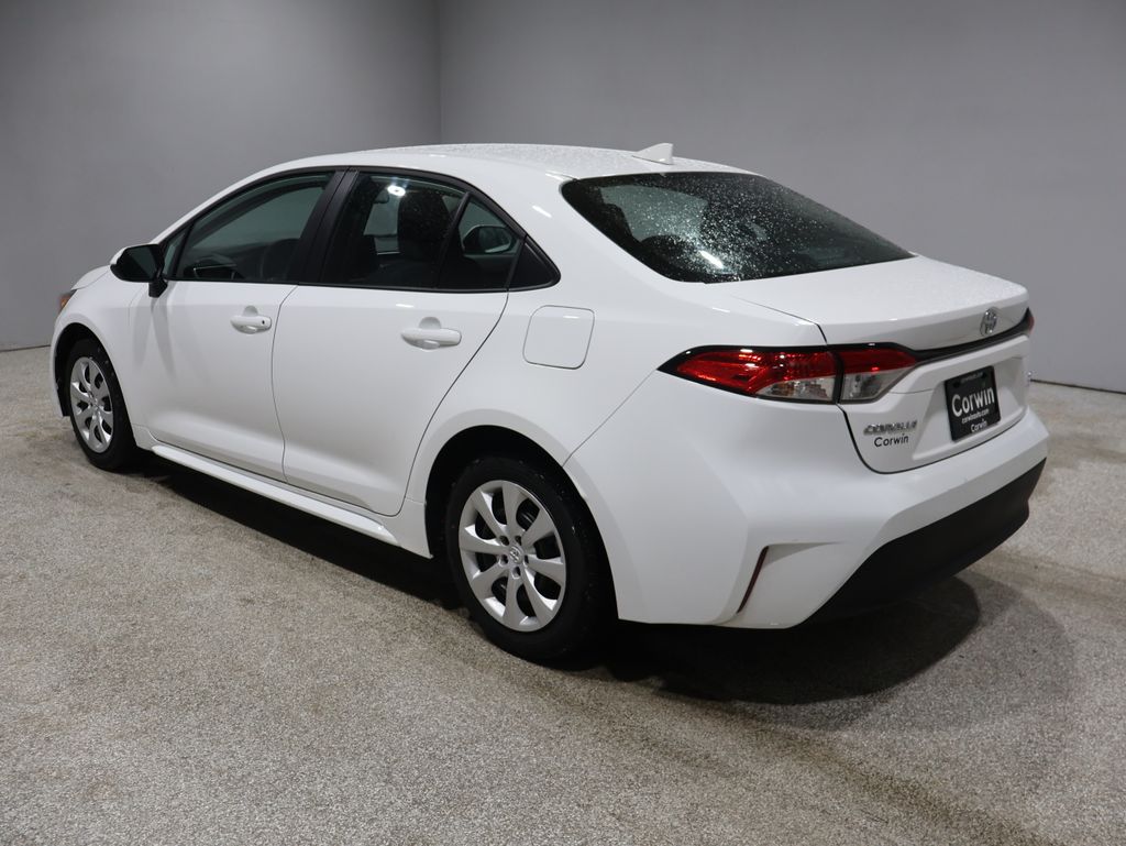 2025 Toyota Corolla LE photo 4