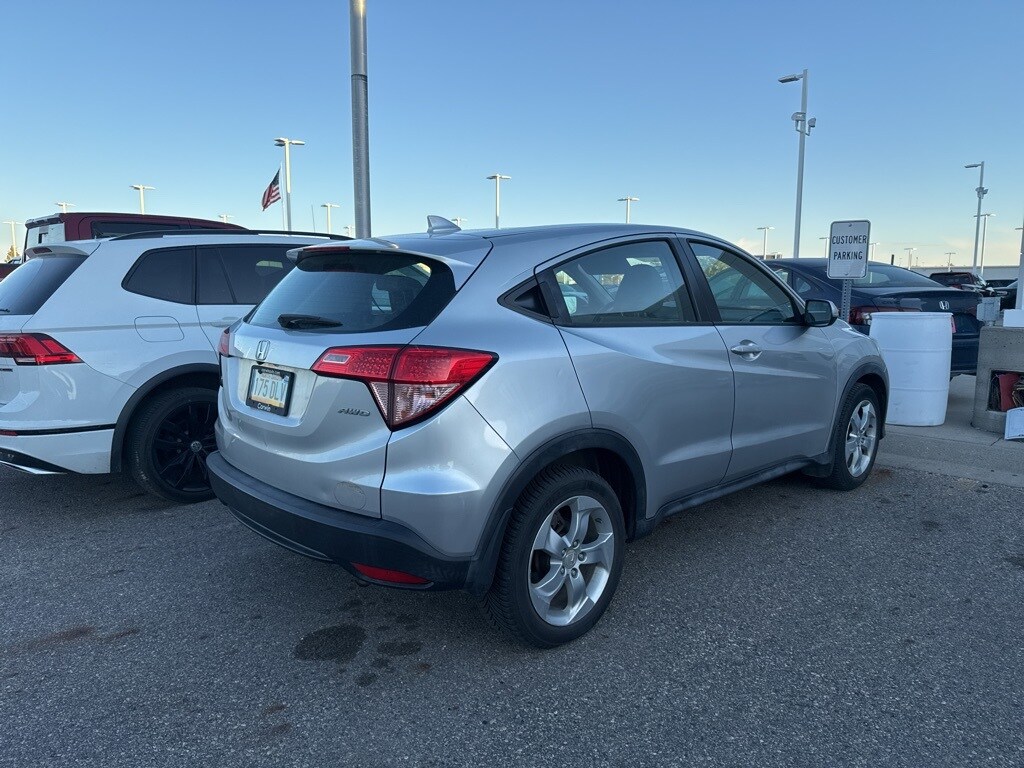 2016 Honda HR-V LX photo 3