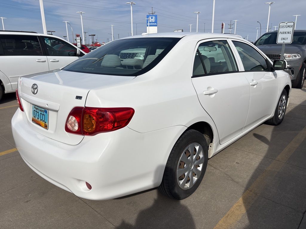 2009 Toyota Corolla LE photo 3
