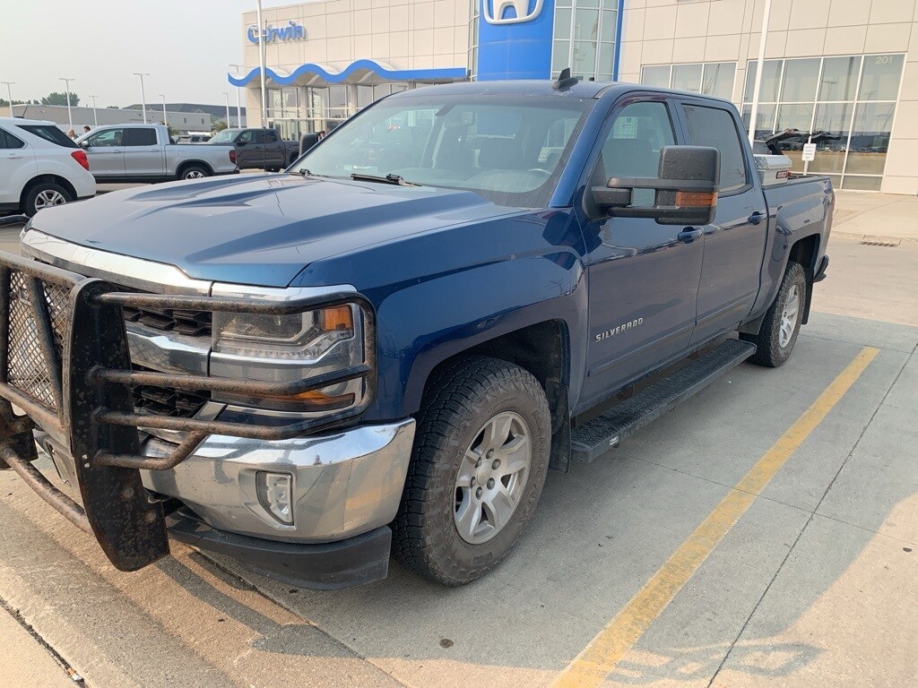 Used 2017 Chevrolet Silverado 1500 LT with VIN 3GCUKREC9HG423346 for sale in Fargo, ND