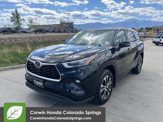 2024 Toyota Highlander XLE photo 3