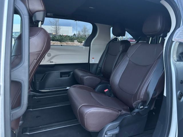 2021 Toyota Sienna Platinum - Photo 22