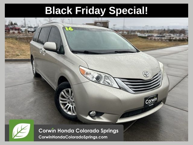 2016 Toyota Sienna XLE's photo