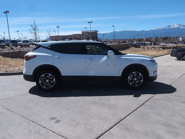 2025 Chevrolet Blazer 2LT photo 3