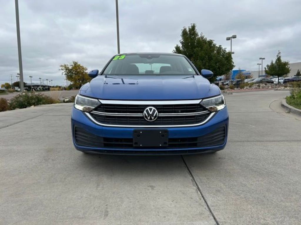 Used 2023 Volkswagen Jetta 1.5T SE Sedan