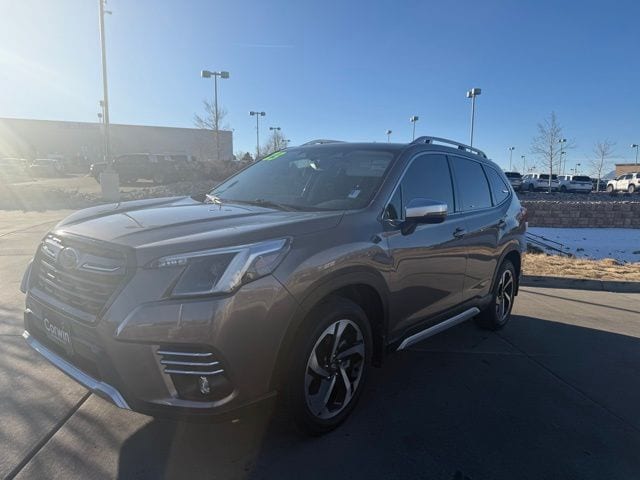 2023 Subaru Forester Touring photo 2