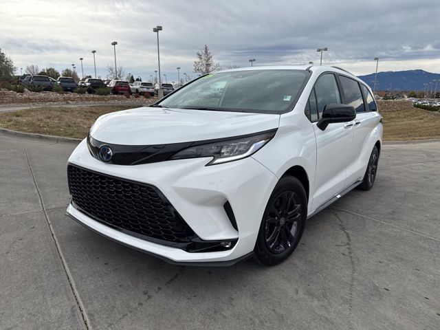 2025 Toyota Sienna XSE photo 3