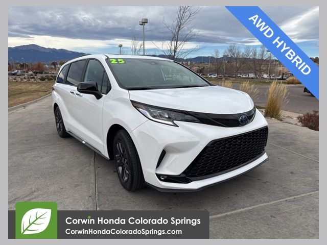 2025 Toyota Sienna XSE's photo