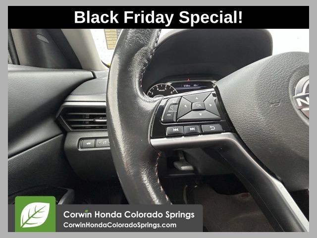 2023 Nissan Altima SR's photo