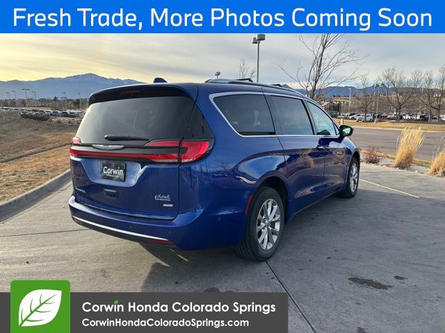 2021 Chrysler Pacifica Touring L photo 2