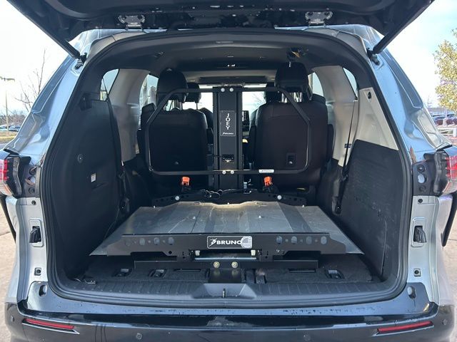 2021 Toyota Sienna Platinum - Photo 24