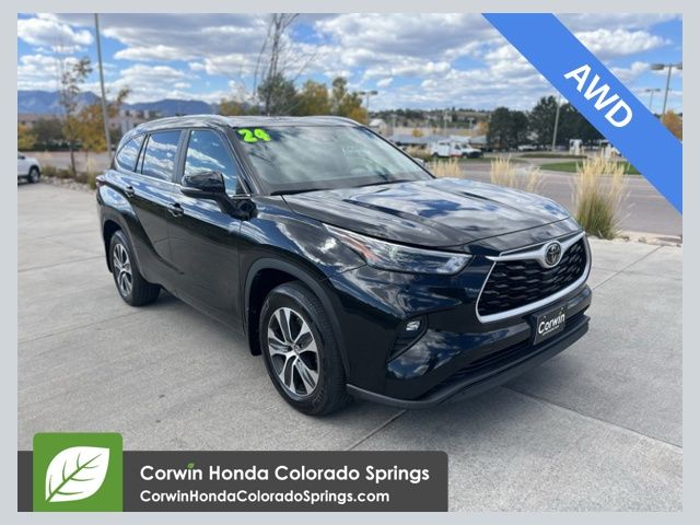 2024 Toyota Highlander XLE's photo
