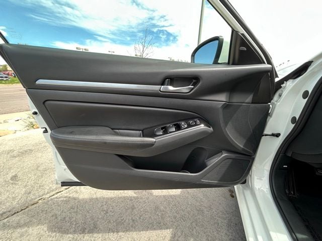 2023 Nissan Altima SV - Photo 25