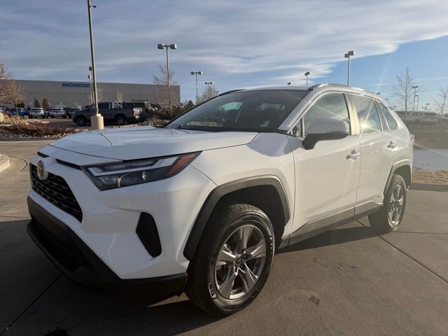 2025 Toyota RAV4 Hybrid XLE photo 4