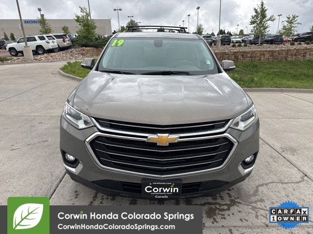 Used 2019 Chevrolet Traverse 3LT with VIN 1GNEVHKW3KJ151331 for sale in Colorado Springs, CO