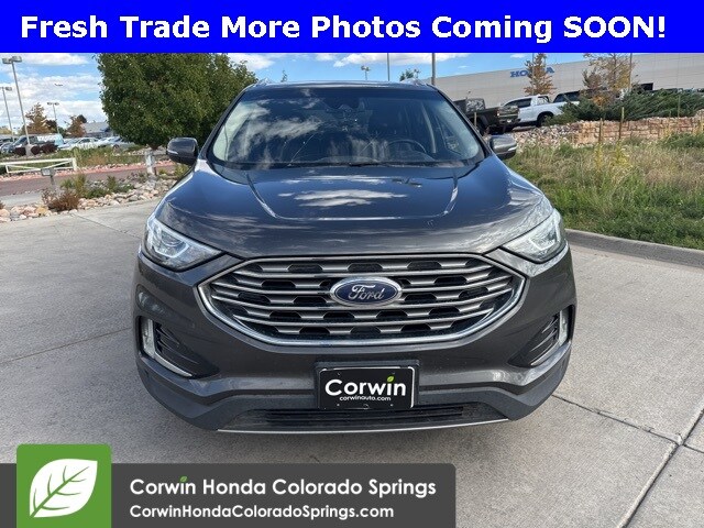 2019 Ford Edge Titanium photo 2