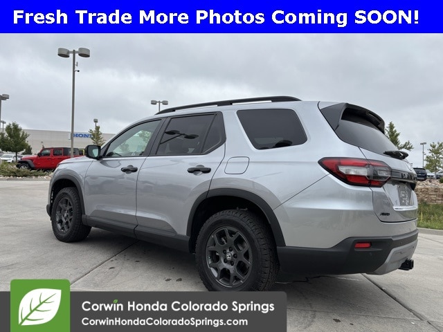 2025 Honda Pilot TrailSport photo 3