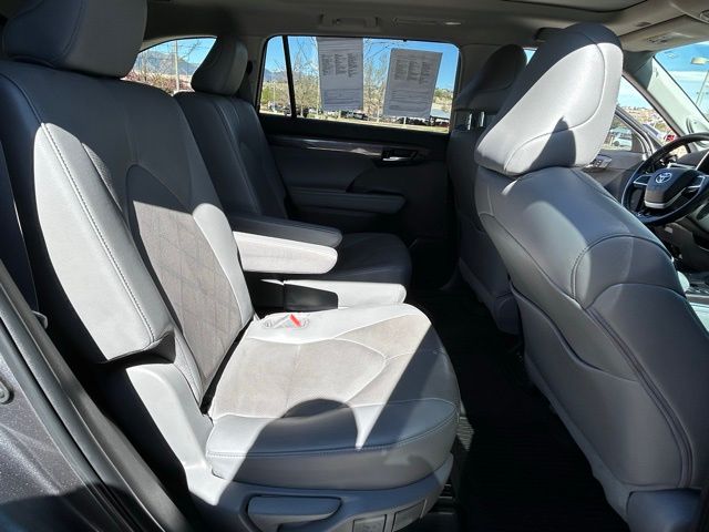 2023 Toyota Highlander Platinum - Photo 29