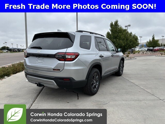 2025 Honda Pilot TrailSport photo 2