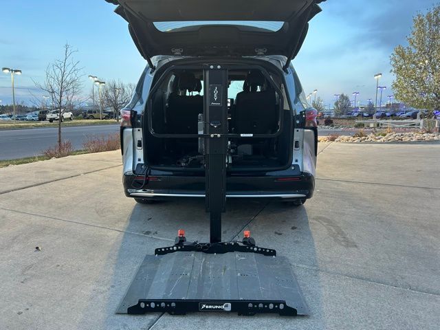 2021 Toyota Sienna Platinum - Photo 25