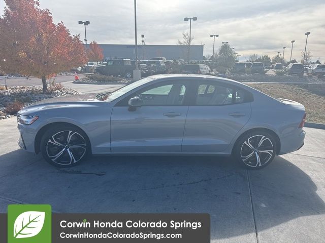 2024 Volvo S60 B5 Plus photo 3