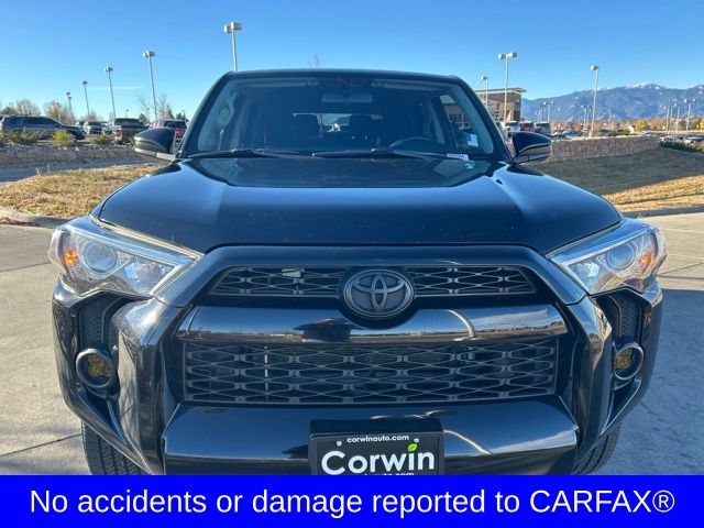 2019 Toyota 4Runner SR5 photo 2