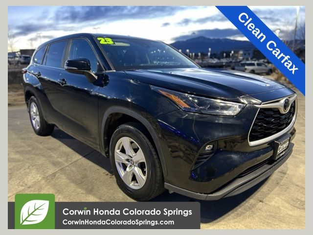 2023 Toyota Highlander LE's photo