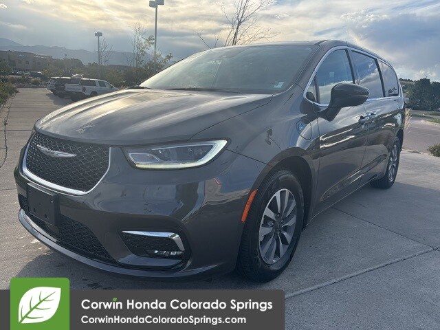 2023 Chrysler Pacifica Hybrid Touring L photo 3