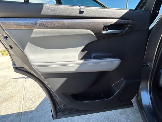 2023 Toyota Highlander Platinum - Photo 23
