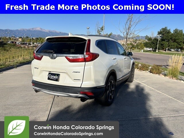 2017 Honda CR-V Touring photo 2