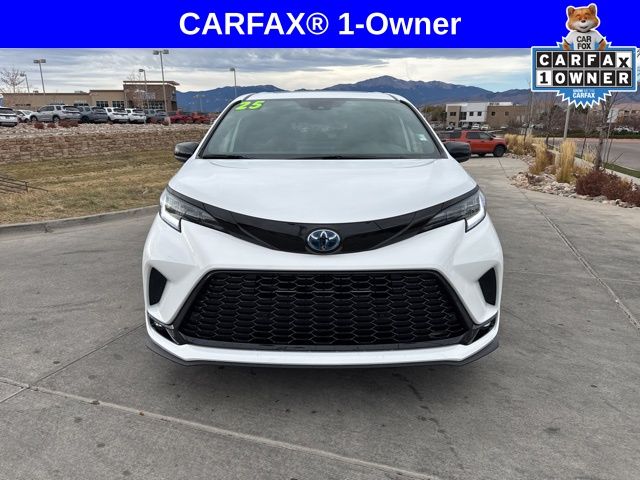 2025 Toyota Sienna XSE photo 2