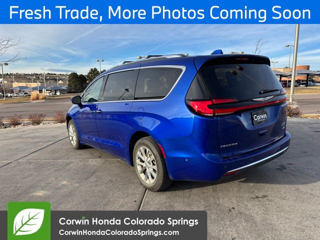 2021 Chrysler Pacifica Touring L photo 3