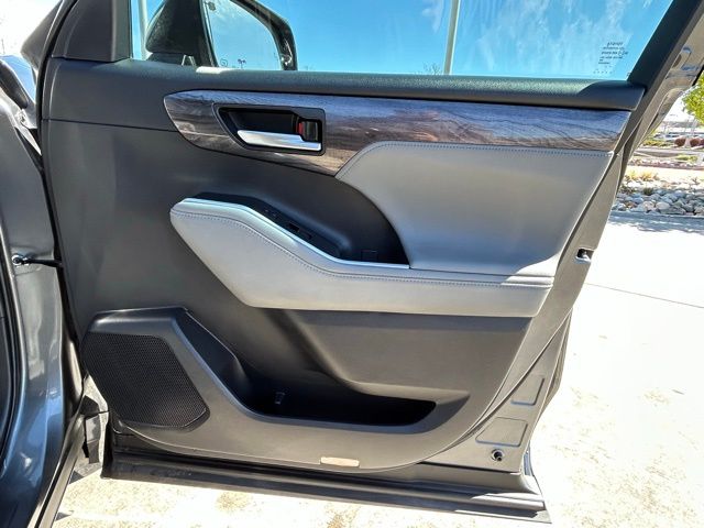 2023 Toyota Highlander Platinum - Photo 30