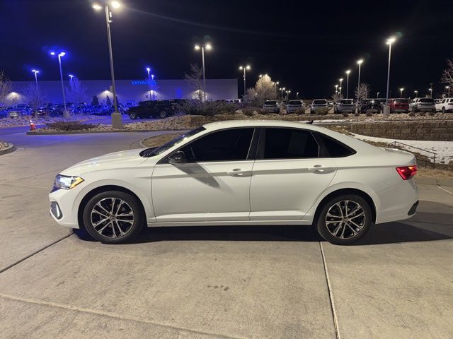 2024 Volkswagen Jetta 1.5T Sport photo 4