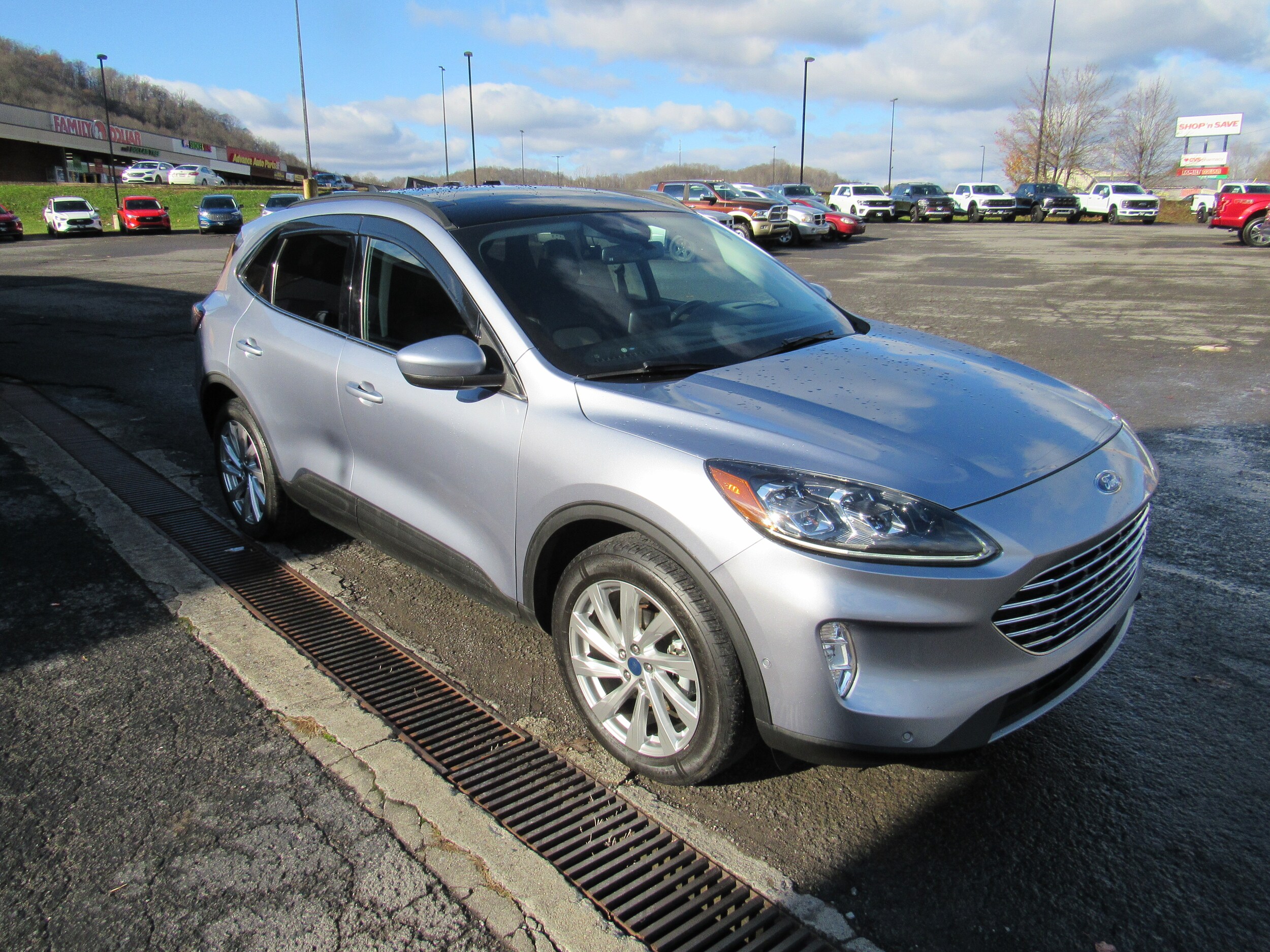 2022 Ford Escape Titanium photo 4