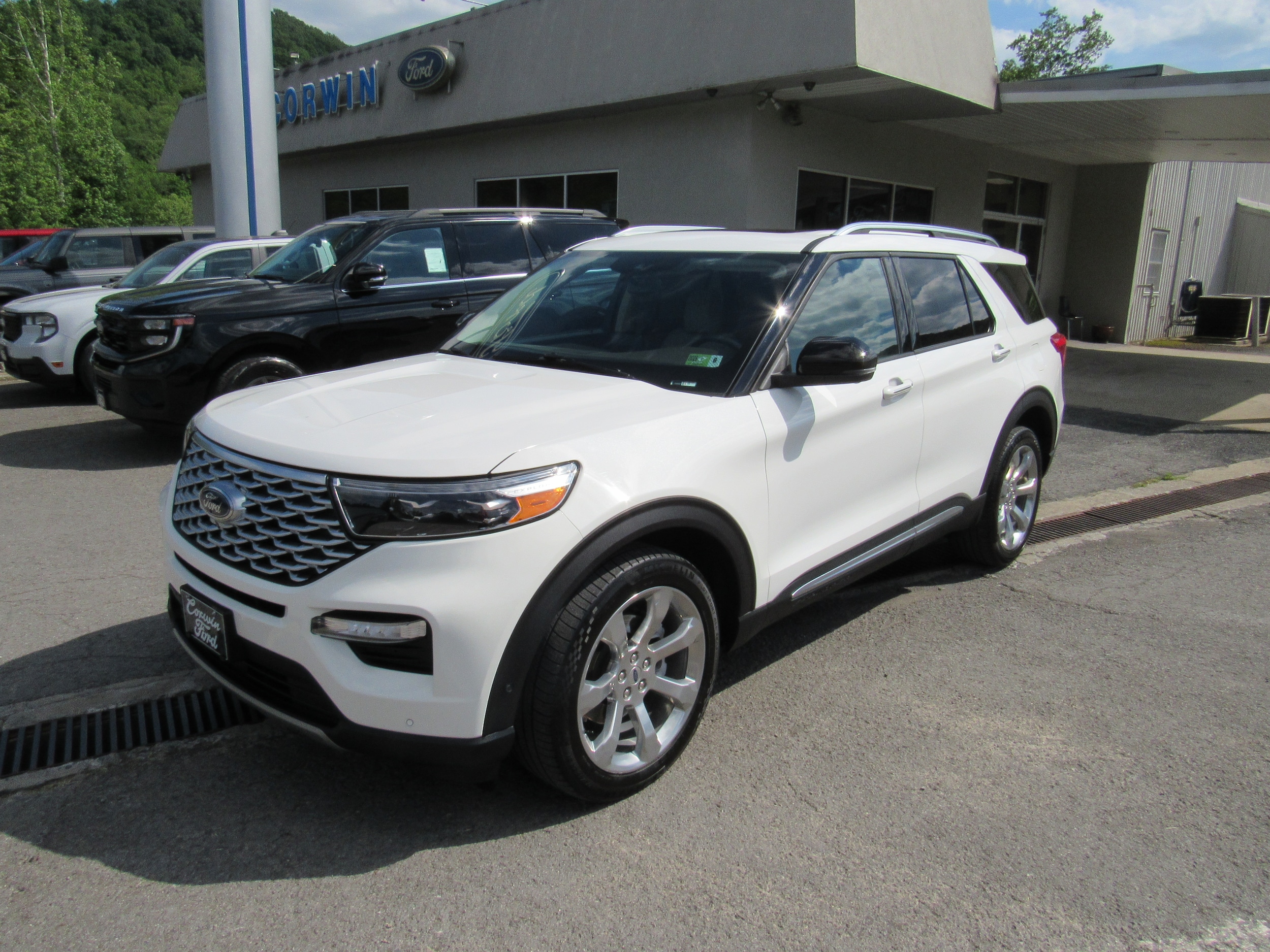 2020 Ford Explorer Platinum 4WD's photo