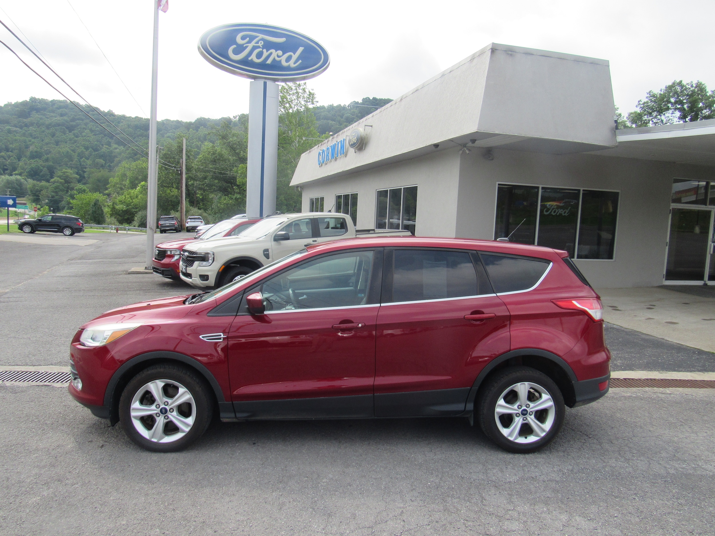 Used 2016 Ford Escape SE with VIN 1FMCU9GX1GUB21532 for sale in Mannington, WV