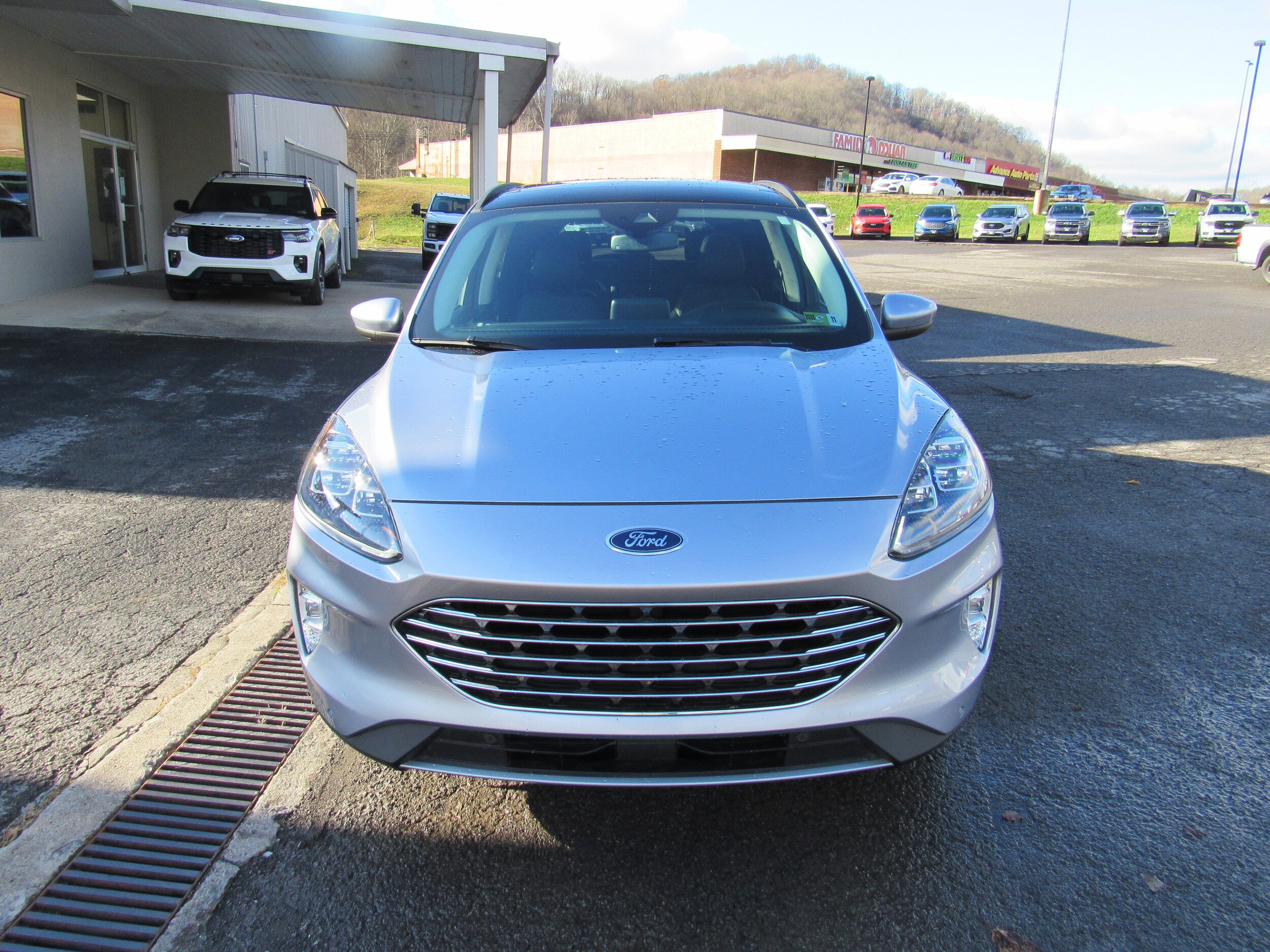 2022 Ford Escape Titanium photo 3