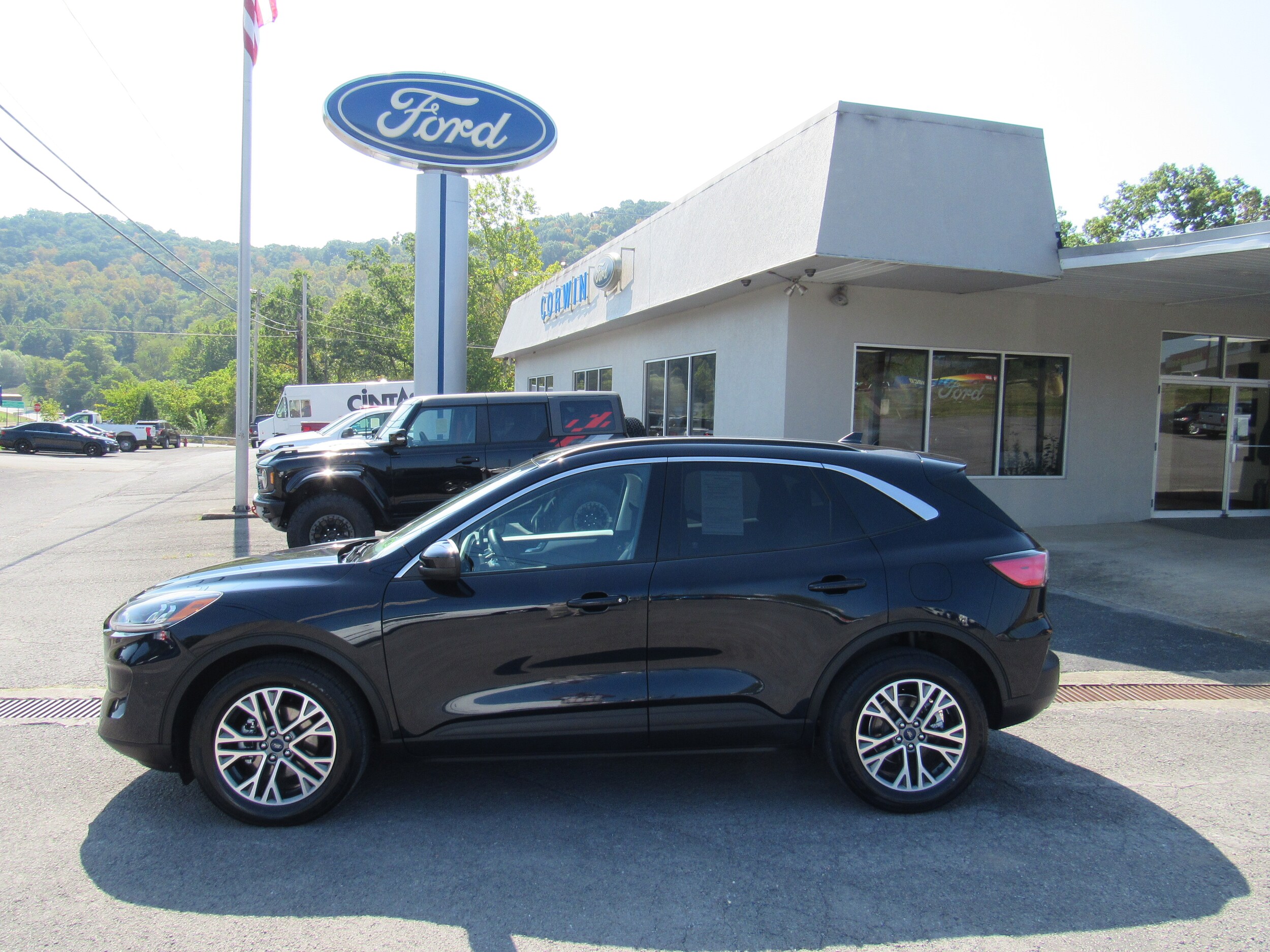 2021 Ford Escape SEL photo 2