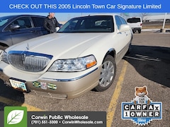 2005 Lincoln Town Car Signature Limited Sedan